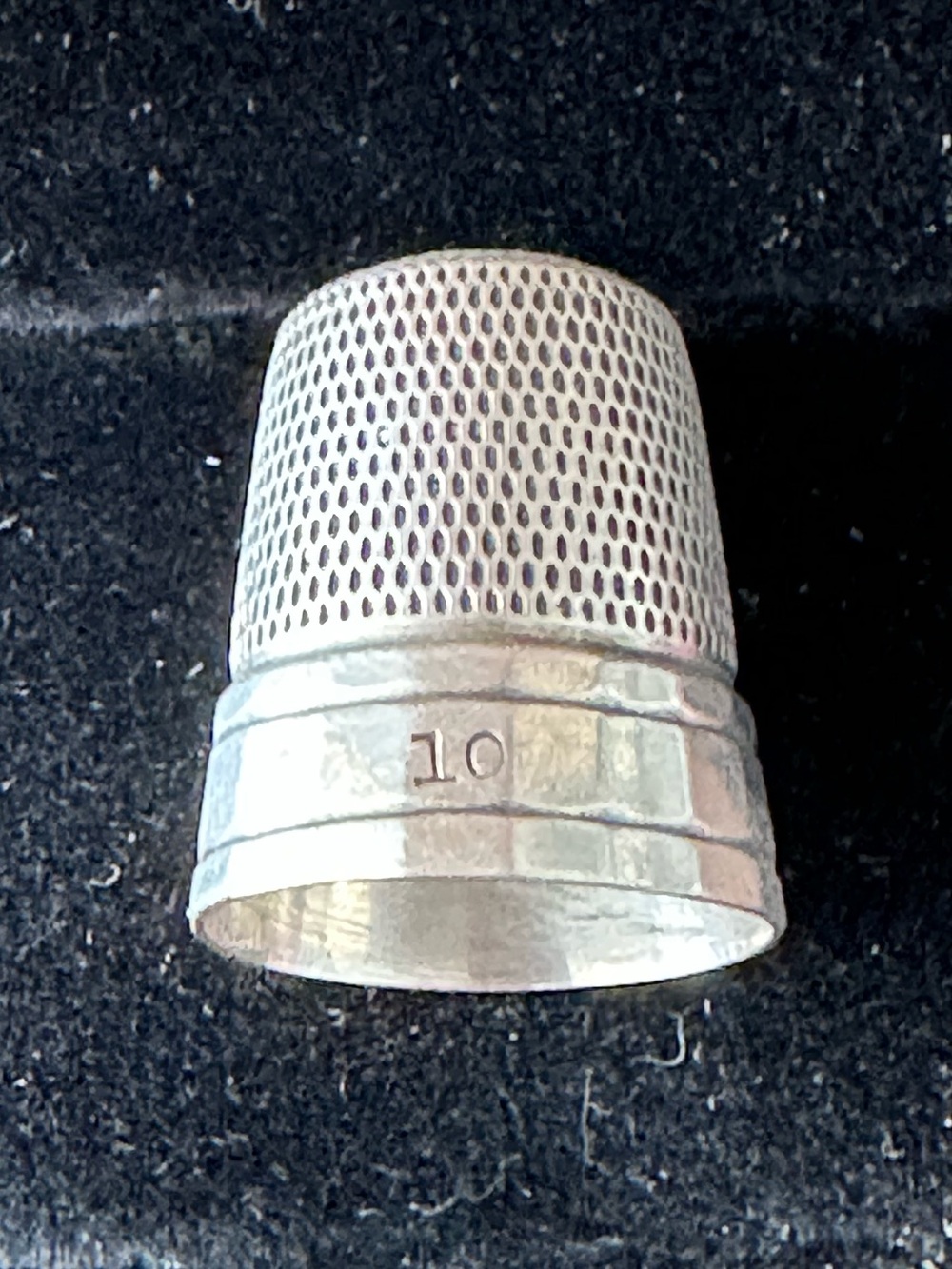 FACETED BORDER STERLING THIMBLE - SIMONS BROS CO - (SIZE 10